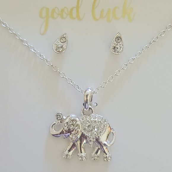 NWT Avenue Elephant Charm Necklace with Earrings Set - Picture 9 of 10